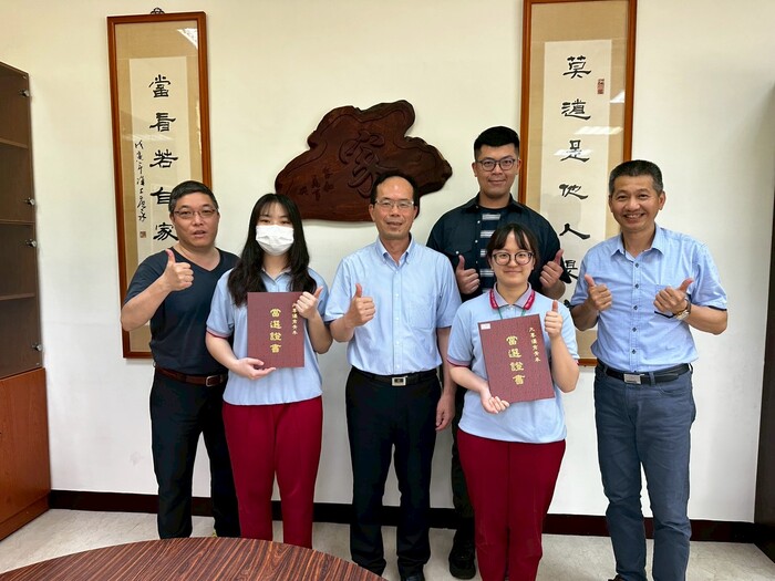 與師長們合影
